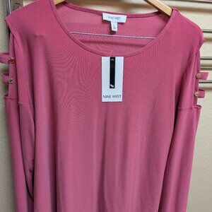 ~NWT Women's blouse